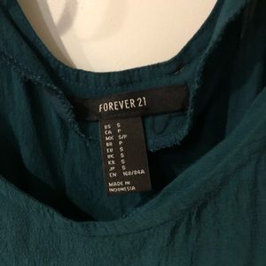 Forever 21 Green short sleeve dress. Cross back.